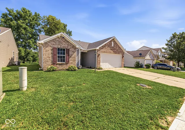 Photo 3 of Single family home for sale at 5848 Jackie Ln, Indianapolis, IN 46221 | MLS# 22112326 | Listing updated on 2026-08-08