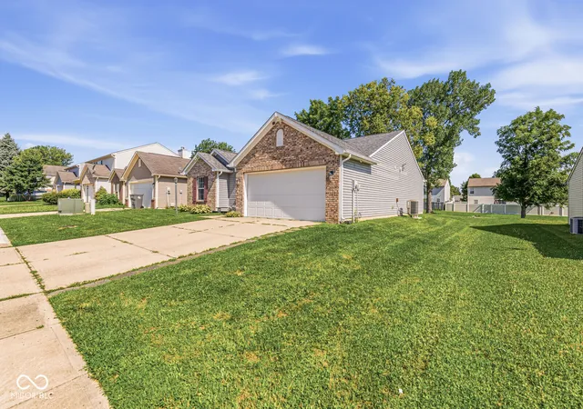 Photo 3 of Single family home for sale at 5848 Jackie Ln, Indianapolis, IN 46221 | MLS# 22112326 | Listing updated on 2026-08-08