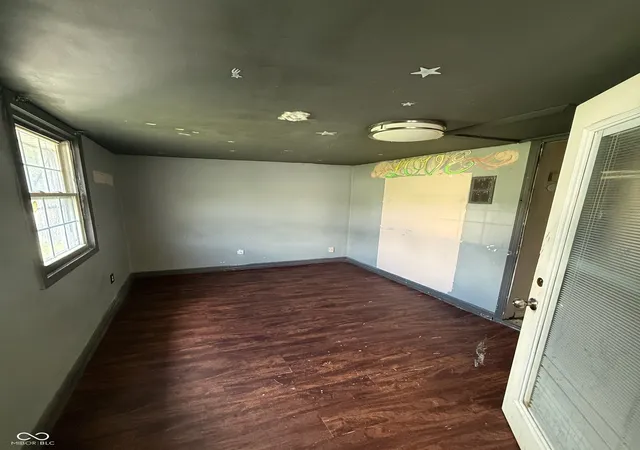 Photo 4 of Single family home for sale at 1150 Medford Ave, Indianapolis, IN 46222 | MLS# 22112333 | Listing updated on 2026-10-06