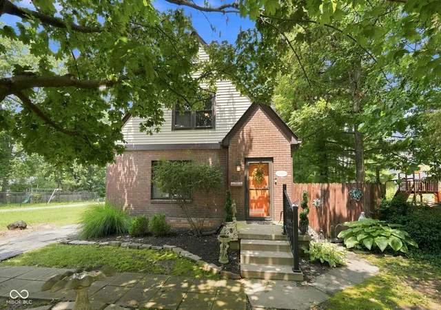 2nd image of 5728 E Rawles Ave E, Indianapolis, IN 46219 | MLS# 22112334