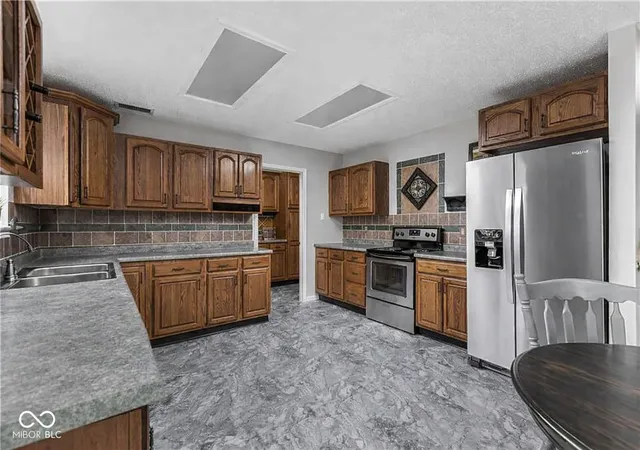 Photo 3 of Single family home for sale at 6607 Sonesta Dr, Indianapolis, IN 46217 | MLS# 22112346 | Listing updated on 2026-10-06