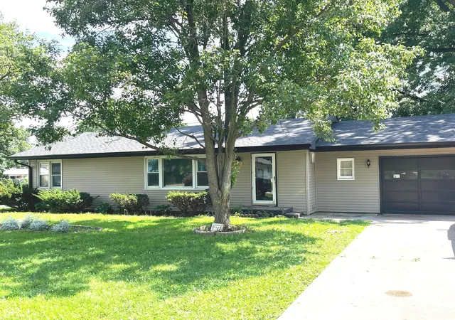 Photo 1 of Single family home for sale at 1919 Spang Ave, Terre Haute, IN 47805 | MLS# 22112359 | Listing updated on 2026-09-15