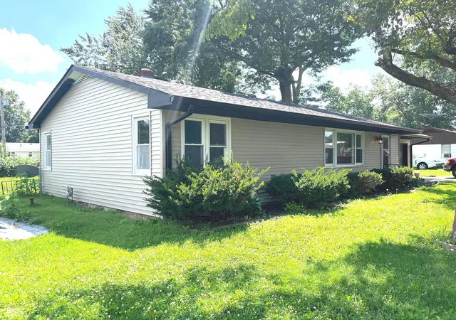 Photo 2 of Single family home for sale at 1919 Spang Ave, Terre Haute, IN 47805 | MLS# 22112359 | Listing updated on 2026-09-15