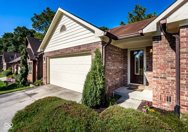 Photo 3 of Single family home for sale at 3360 Fox Orchard Cir, Indianapolis, IN 46214 | MLS# 22112392 | Listing updated on 2026-10-01