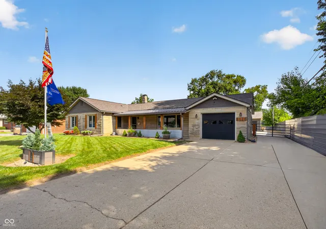 1st image of 3130 27th St, Columbus, IN 47203 | MLS# 22112412