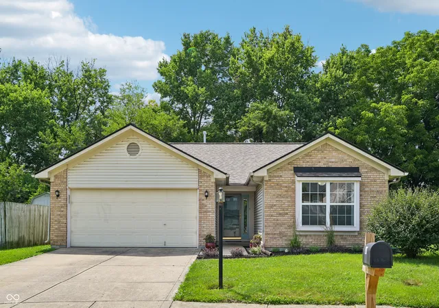 Homes for sale in Indianapolis, IN | 7216 Snider Ct, Indianapolis, IN 46221 | MLS# 22112421