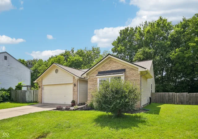 Homes for sale in Indianapolis, IN | 7216 Snider Ct, Indianapolis, IN 46221 | MLS# 22112421