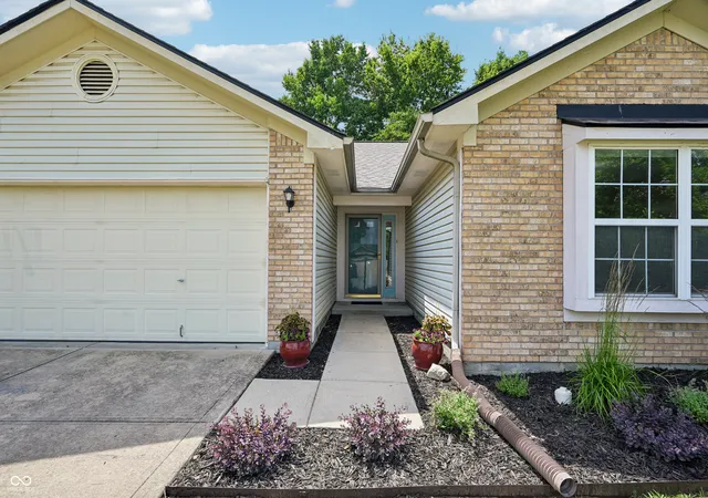 Homes for sale in Indianapolis, IN | 7216 Snider Ct, Indianapolis, IN 46221 | MLS# 22112421