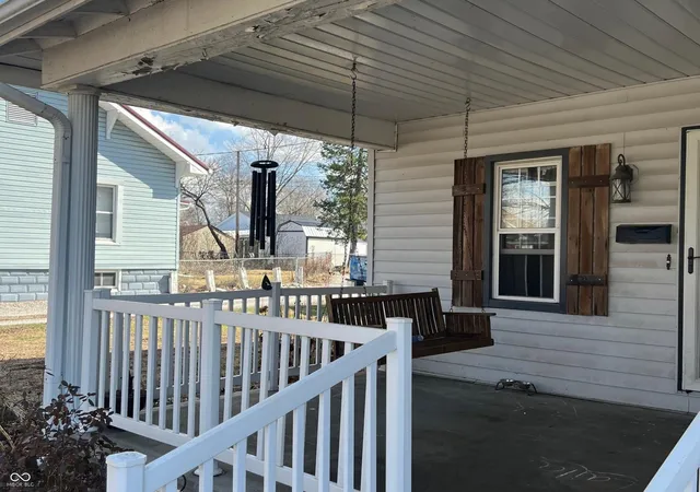 Photo 3 of Single family home for sale at 726 Blackman St, Clinton, IN 47842 | MLS# 22112433 | Listing updated on 2026-09-04