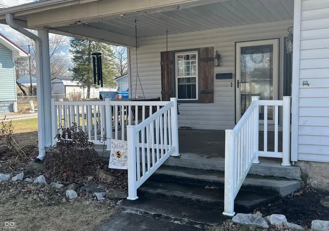 Photo 3 of Single family home for sale at 726 Blackman St, Clinton, IN 47842 | MLS# 22112433 | Listing updated on 2026-09-04