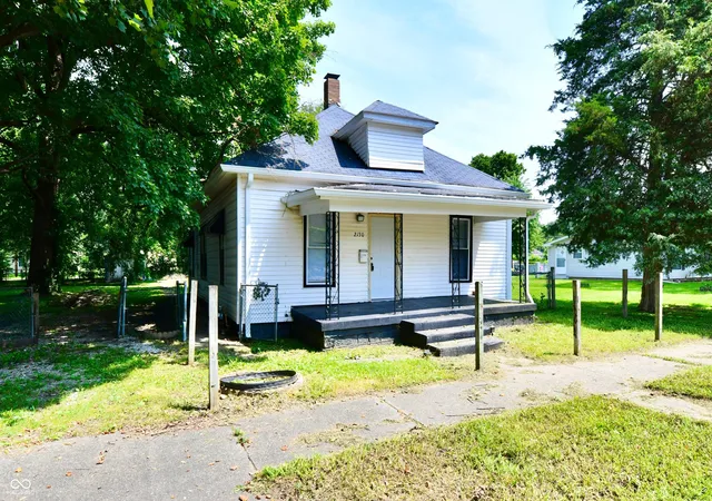 2nd image of 2130 Plum St, Terre Haute, IN 47804 | MLS# 22112435