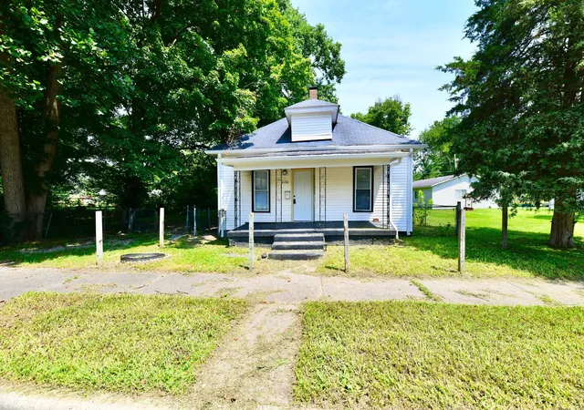 3rd image of 2130 Plum St, Terre Haute, IN 47804 | MLS# 22112435