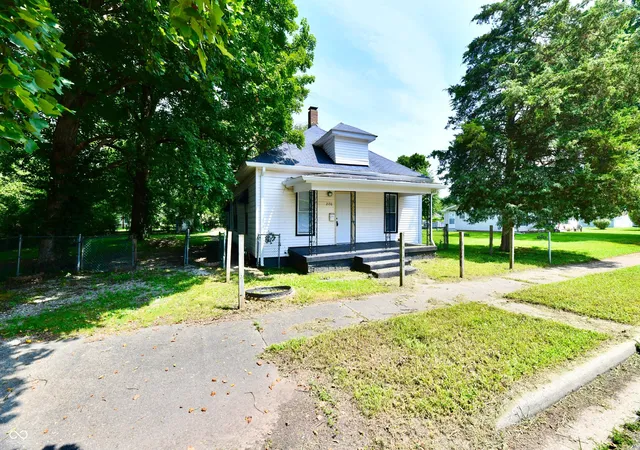 4th image of 2130 Plum St, Terre Haute, IN 47804 | MLS# 22112435