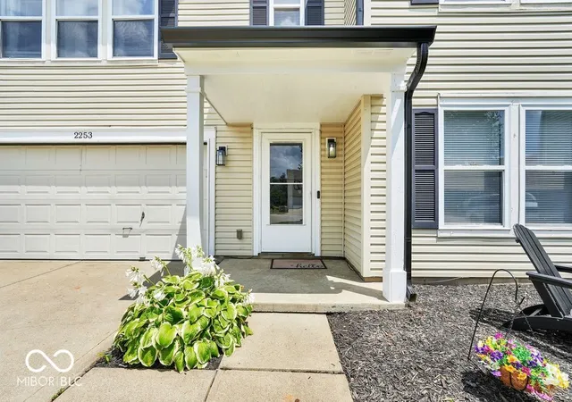 Homes for sale in Plainfield, IN | 2253 Edgewater, Plainfield, IN 46168 | MLS# 22112465