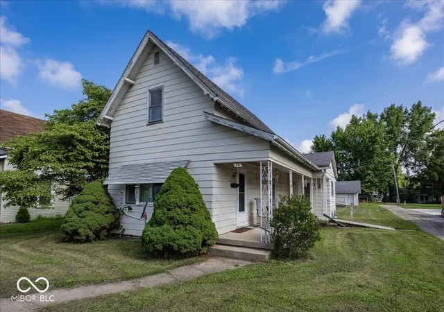 Homes for sale in Knightstown, IN | 24 W Brown St, Knightstown, IN 46148 | MLS# 22112487