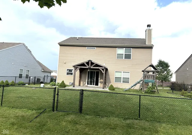 Photo 4 of Single family home for sale at 2702 Ashton Ln, Greenwood, IN 46143 | MLS# 22112492 | Listing updated on 2026-07-07