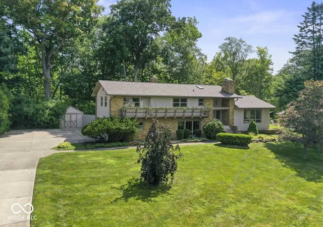 2nd image of 6502 Landborough Dr S, Indianapolis, IN 46220 | MLS# 22112504