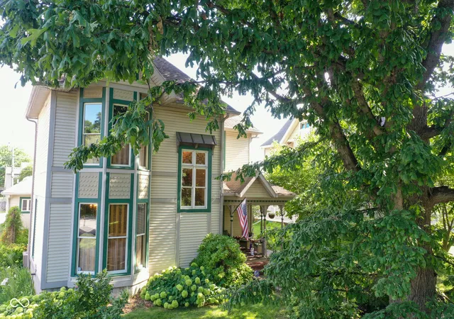 Photo 3 of Sale Pending at 412 W Main St, Crawfordsville, IN 47933 | MLS# 22112516 | Listing updated on 2026-09-21