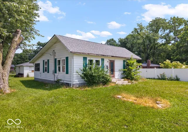 Photo 2 of Single family home for sale at 1530 Holland St, Noblesville, IN 46060 | MLS# 22112517 | Listing updated on 2026-08-26