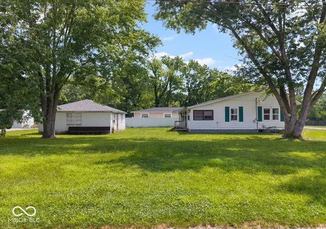 Photo 3 of Single family home for sale at 1530 Holland St, Noblesville, IN 46060 | MLS# 22112517 | Listing updated on 2026-08-26