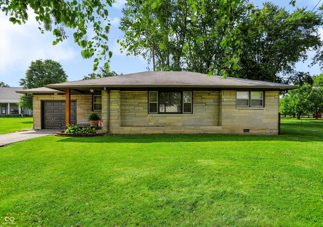 1st image of 2209 S Miller Ave, Shelbyville, IN 46176 | MLS# 22112532