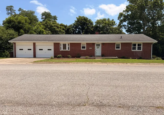 Homes for sale in Brownstown, IN | 201 S Water St, Brownstown, IN 47220 | MLS# 22112537