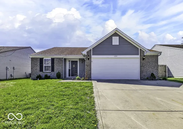 1st image of 1379 Fiesta Dr, Franklin, IN 46131 | MLS# 22112549