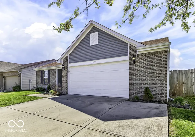 2nd image of 1379 Fiesta Dr, Franklin, IN 46131 | MLS# 22112549