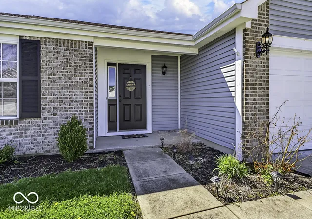 3rd image of 1379 Fiesta Dr, Franklin, IN 46131 | MLS# 22112549