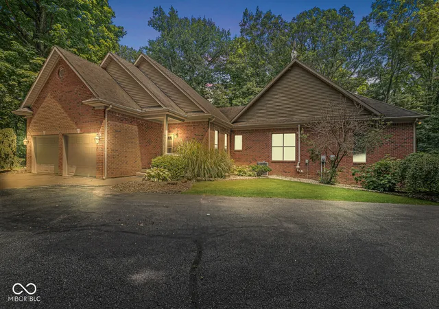 2nd image of 1332 S Oak Ridge Ln, Crawfordsville, IN 47933 | MLS# 22112571