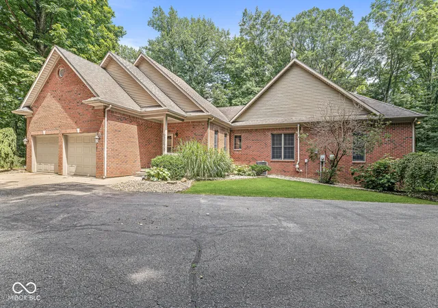 3rd image of 1332 S Oak Ridge Ln, Crawfordsville, IN 47933 | MLS# 22112571