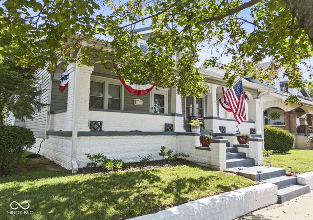 Photo 3 of Single family home for sale at 621 S Poplar St, Seymour, IN 47274 | MLS# 22112575 | Listing updated on 2026-09-22
