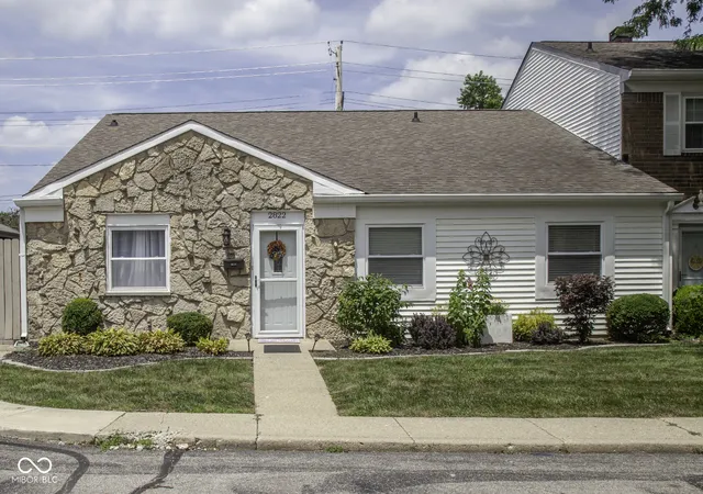 Condo for sale at 2822 Country Ests Dr, Indianapolis, IN 46227 | MLS# 22112589