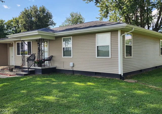 Photo 3 of Sale Pending at 5080 E Us Hwy 50, Seymour, IN 47274 | MLS# 22112621 | Listing updated on 2026-09-23