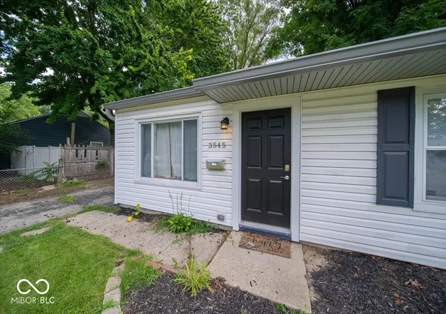 4th image of 3545 Brewer Dr, Indianapolis, IN 46222 | MLS# 22112636