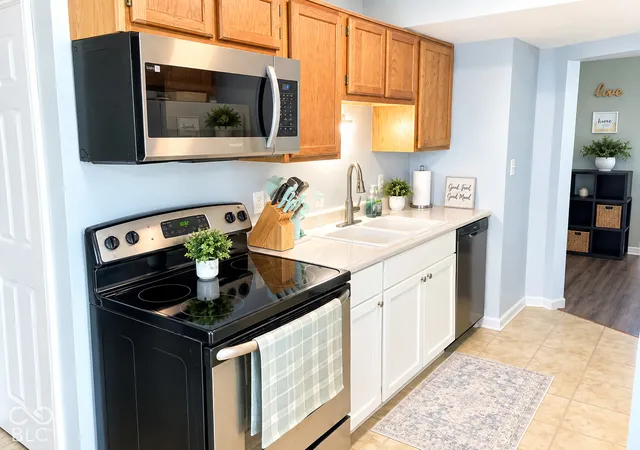 Photo 4 of Single family home for sale at 1377 Westridge Ct, Greenwood, IN 46142 | MLS# 22112650 | Listing updated on 2026-10-02