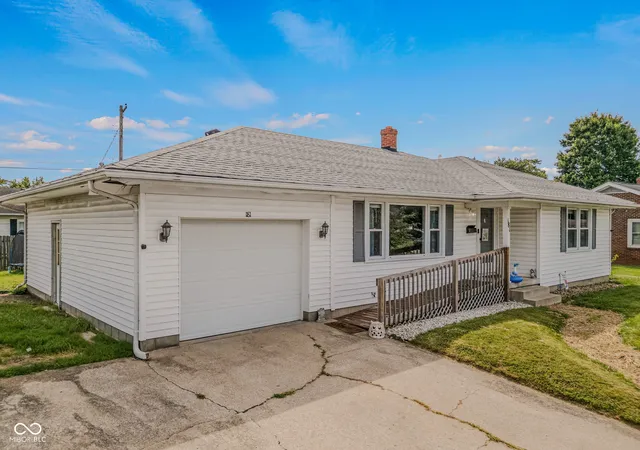 Homes for sale in Seymour, IN | 181 W Harrison Dr, Seymour, IN 47274 | MLS# 22112682
