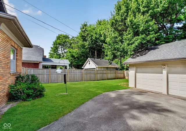 Homes for sale in Indianapolis, IN | 5548 Broadway St, Indianapolis, IN 46220 | MLS# 22112684