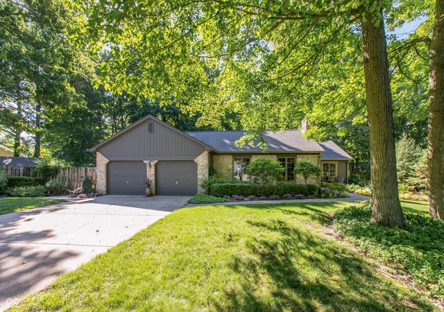 Photo 2 of Single family home for sale at 6553 Lana Ct E, New Palestine, IN 46163 | MLS# 22112692 | Listing updated on 2026-09-21