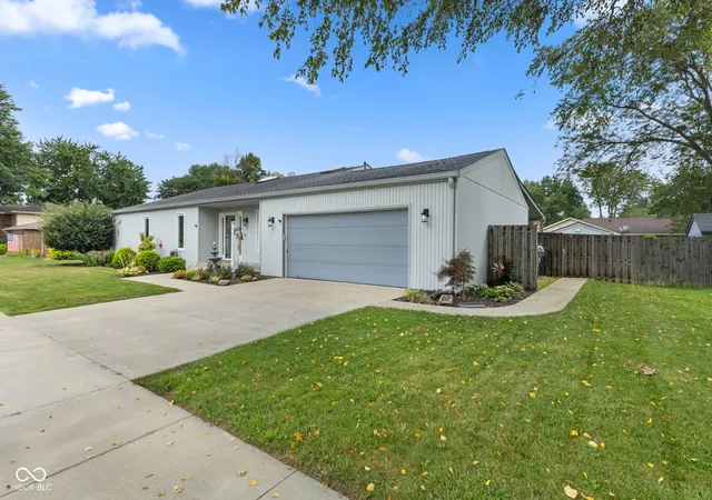 2nd image of 1050 Rocky Ford Rd, Columbus, IN 47203 | MLS# 22112708
