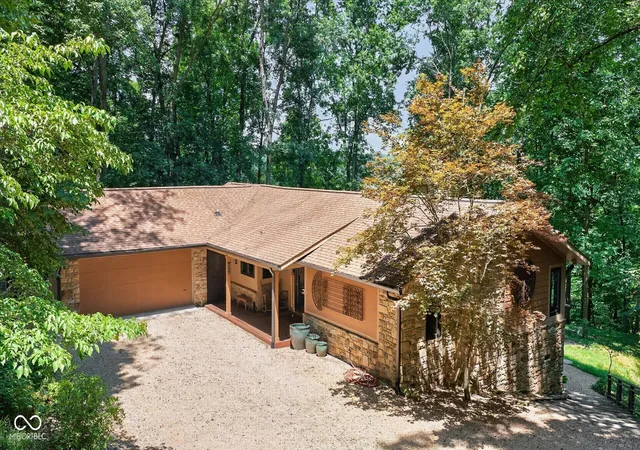 Homes for sale in Nashville, IN | 626 Town Hill Rd E, Nashville, IN 47448 | MLS# 22112845