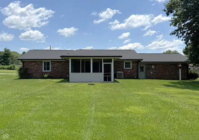 2nd image of 12144 E Oxford Dr, Columbus, IN 47203 | MLS# 22112866