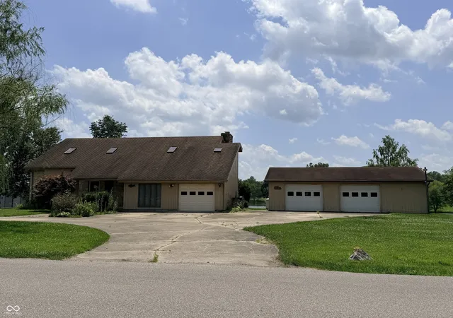 Homes for sale in Seymour, IN | 10109 E County Road 275 N, Seymour, IN 47274 | MLS# 22112907