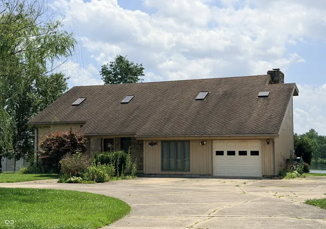 Homes for sale in Seymour, IN | 10109 E County Road 275 N, Seymour, IN 47274 | MLS# 22112907