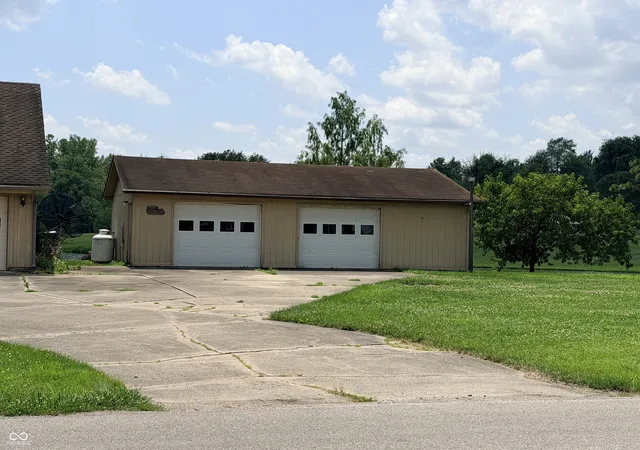 Homes for sale in Seymour, IN | 10109 E County Road 275 N, Seymour, IN 47274 | MLS# 22112907