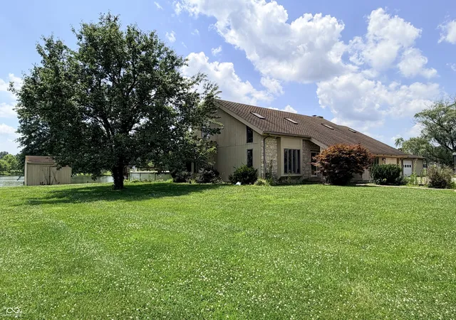 Homes for sale in Seymour, IN | 10109 E County Road 275 N, Seymour, IN 47274 | MLS# 22112907