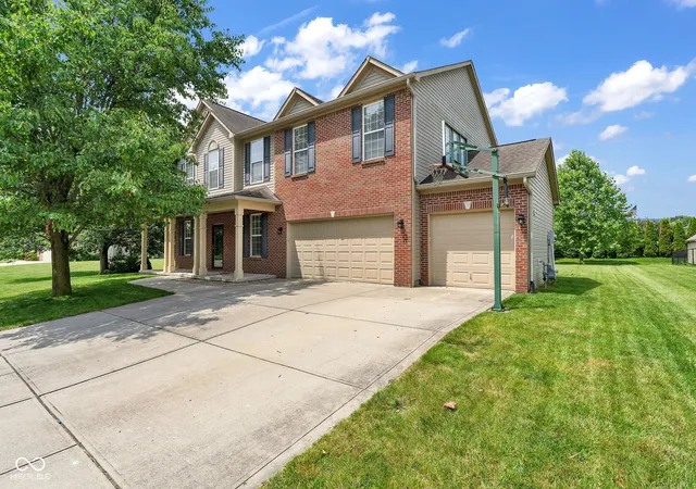 Photo 3 of Sale Pending at 114 Burlington Pkwy, Pittsboro, IN 46167 | MLS# 22112914 | Listing updated on 2026-09-03