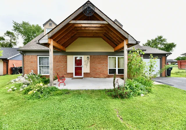 Homes for sale in Whiteland, IN | 259 Forum Dr, Whiteland, IN 46184 | MLS# 22112926