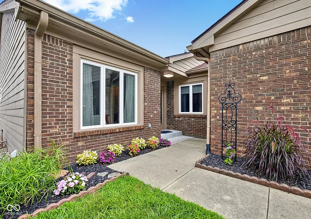 2nd image of 1807 Crystal Bay East Dr, Plainfield, IN 46168 | MLS# 22112932