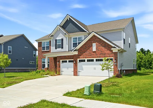 Photo 3 of Single family home for sale at 992 Kendrick St, Greenwood, IN 46143 | MLS# 22112941 | Listing updated on 2026-09-21